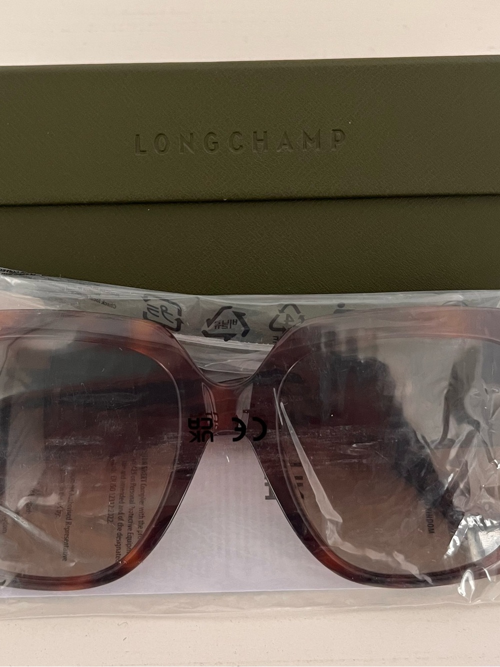 Longchamp Women's Sunglasses in Tortoise Shell Brown Gradient